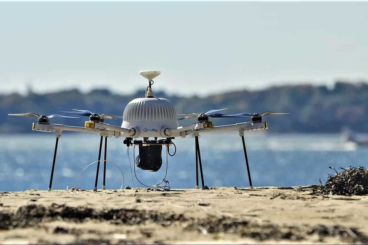 ISO Rilis Draf Standar Global Drone Agar Tak Ada Tumpang Tindih Aturan 1 Drone tanggap darurat yang pernah dipakai saat Boston Marathon 2017. Foto oleh bostonherald.com
