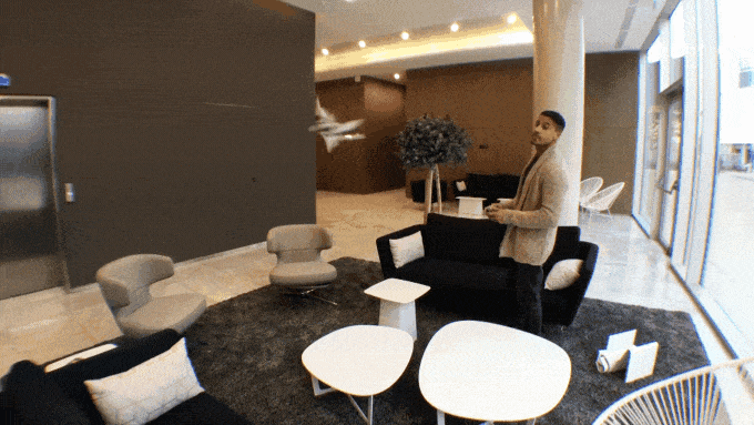 MetaFly Terbang Alami dengan Sayap Sintetis yang Elastis 1 MetaFly terbang indoor