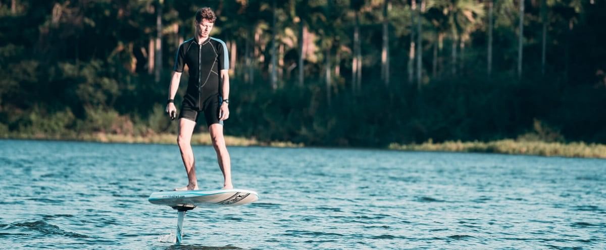 Bertenaga Listrik, WaveShark Tawarkan Olahraga Berselancar Tak Biasa 2 Waveshark Foil