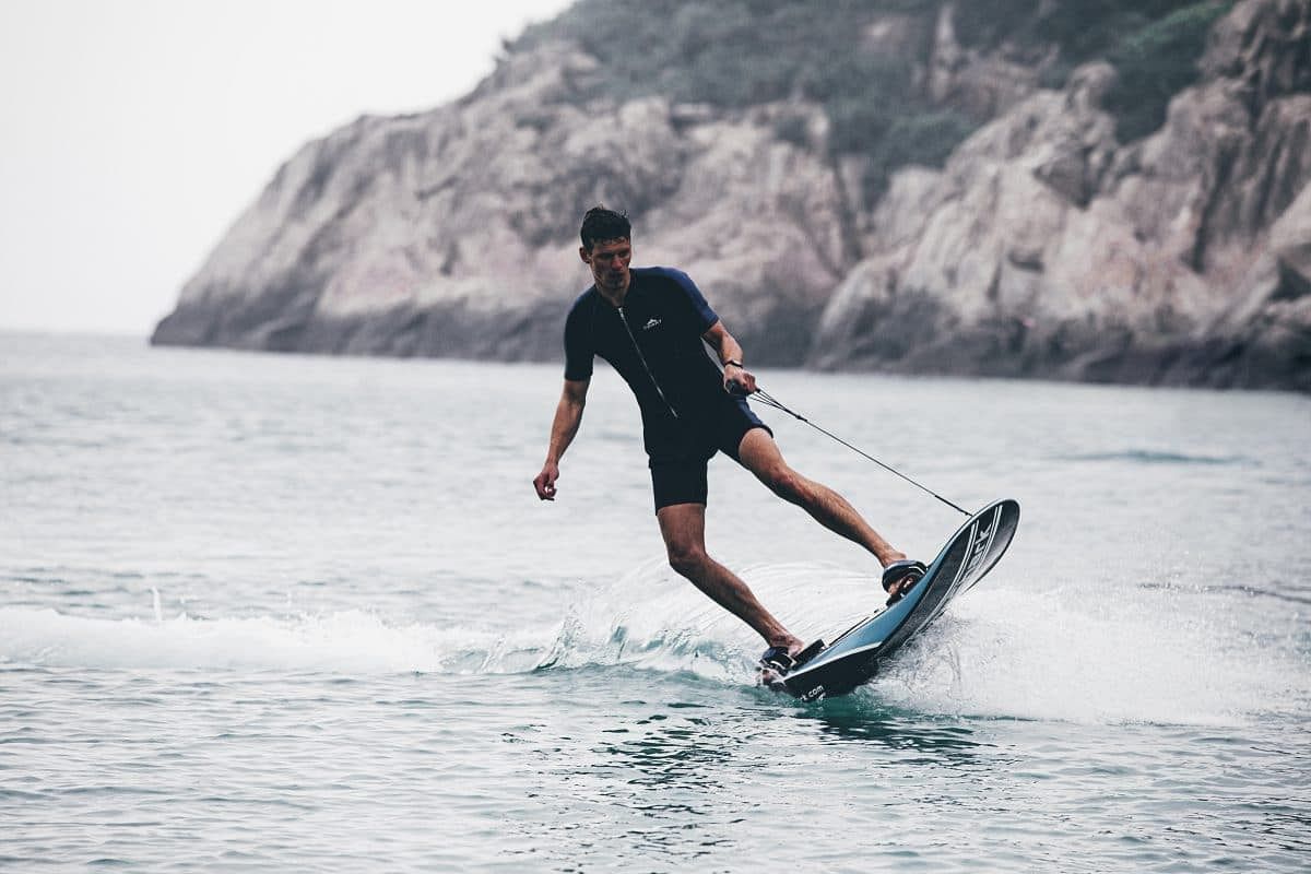 Bertenaga Listrik, WaveShark Tawarkan Olahraga Berselancar Tak Biasa 1 Waveshark