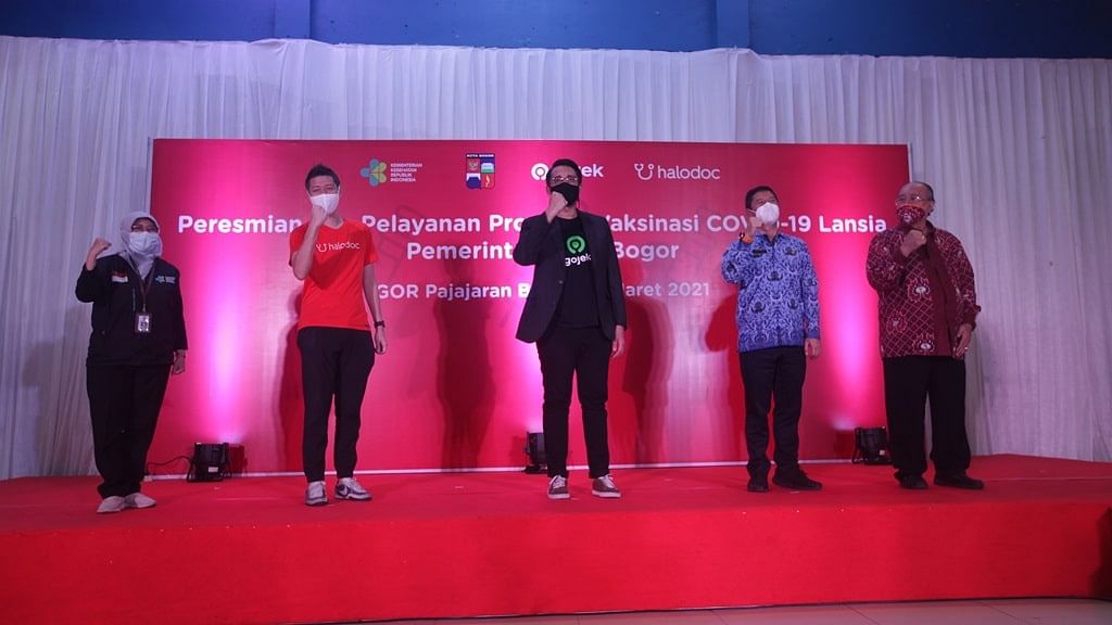 Halodoc dan Gojek Resmikan Pos Vaksinasi COVID-19 Drive Thru di Bogor 2 Peresmian Pos Pelayanan Drive Thru Vaksin COVID-19 Bogor